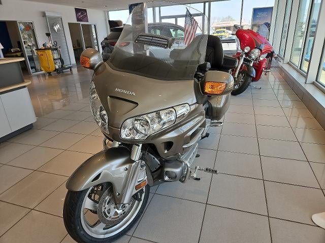 2008 Honda Gold Wing — interior view